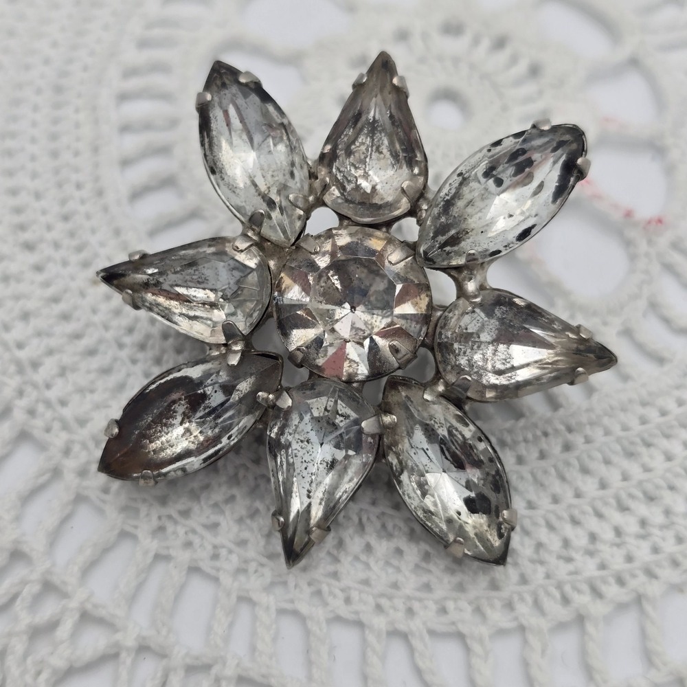 Vintage 1950s Starburst Rhinestone Brooch Pin Silver tone Star Sparkle